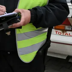 Policja w domu z alkomatem? Poznaj swoje prawa i uniknij błędów