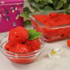 Sorbet truskawkowy do picia: gładki i orzeźwiający w 5 min!