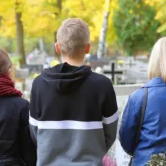 Jak znaleźć zmarłego na cmentarzu Wałbrzych - proste sposoby na lokalizację grobu