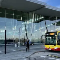 Wrocław jak dojechać na lotnisko: najlepsze opcje transportu i porady
