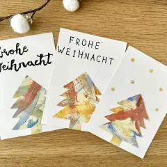 Tolle weihnachtskarten ideen selber machen: drei Karten mit bunten, gemalten Bäumen und Weihnachtsgruß.