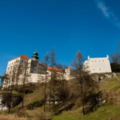 Zamek na skale, idealne z fajnych miejsc w Małopolsce na weekend. Piękny widok i historia.