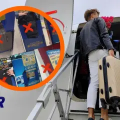 Mężczyzna z walizką i kwiatami wsiada do samolotu Ryanair. W kółku widać tabliczki z wymiarami bagażu kabinowego i czerwonymi krzyżykami, sugerujące problemy z bagażem mimo opcji priority.