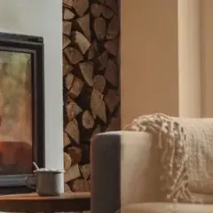 Jak skutecznie czyścić kominek? Sprawdzone metody i bezpieczne środki