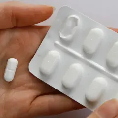 Leki po szczepieniu COVID-19: Paracetamol czy Ibuprofen?