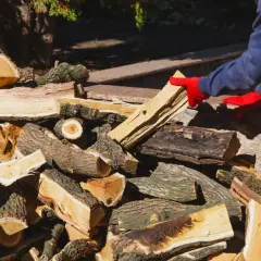 Jak prawidłowo ułożyć drewno na ognisko, aby szybko i bezpiecznie je rozpalić