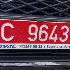 Czerwona rejestracja CC 9643-1 na samochodzie Haval z numerem telefonu i miastem Brest.