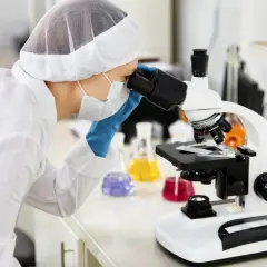 Kto pracuje w laboratorium medycznym? Poznaj zespół ekspertów