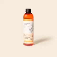 Flacon d'huile de carotte Aroma-Zone, pour une peau éclatante et tonifiée. Idéal pour tous types de peaux.