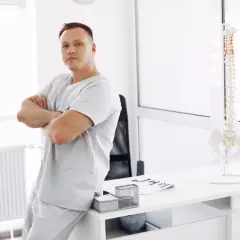 Fizjoterapia AWF czy uniwersytet medyczny - która opcja zapewni lepszą przyszłość?