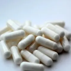 Kapsułki z inozytolem, który to składnik często stosowany w suplementach diety.