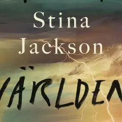 Stina Jackson, författaren till "Världen", i en dramatisk, åskfylld himmel.