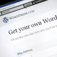 Strona rejestracji WordPress.com. Zastanawiasz się, wordpress co to? To platforma do tworzenia stron i blogów.