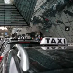 Ile kosztuje taxi z lotniska w Gdańsku na dworzec PKP? Sprawdź ceny
