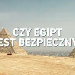 Piramidy w Gizie na tle miasta. Napis: "Czy Egipt jest bezpieczny?".