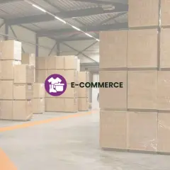 Magazyn pełen paczek, gotowych do wysyłki. Optymalizacja kosztów magazynowania w e-commerce to klucz do sukcesu.
