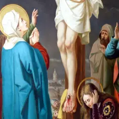 Kto stal pod krzyżem? Maryja, Jan i inne postacie w żałobie.