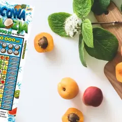 Zdrapka "Owocowa Eksplozja" z owocami i zielonymi liśćmi.
