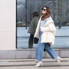 Szerokie jeansy: Jakie buty wybrać? Poradnik i stylizacje