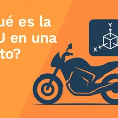 Silueta de una moto con un gráfico de ejes X, Y, Z. La pregunta "¿Qué es la IMU en una moto?" se muestra en texto blanco sobre fondo naranja.