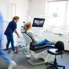 Ortodonta to dentysta? Poznaj prawdę i wybierz specjalistę!
