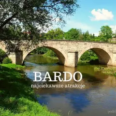 Kamienny most w Bardo Śląskim nad rwącą rzeką, otoczony zielenią. Idealne miejsce na podróże bez ości.
