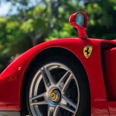 Ile kosztuje Ferrari Enzo? Poznaj aktualne ceny i czynniki wpływające na wartość
