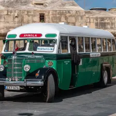 Jak poruszać się po Malcie: najlepsze sposoby i pułapki transportowe