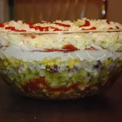 Co do sałatki gyros? Sprawdź składniki, które zachwycą smakoszy