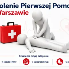 Kurs pierwszej pomocy z certyfikatem w Warszawie. Ćwiczenie resuscytacji na fantomie obok czerwonej apteczki.