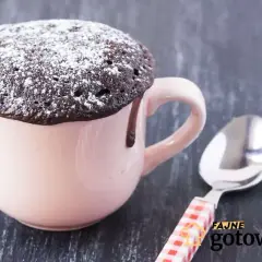 Babeczka z mikrofali: idealny deser w 3 minuty? Sprawdź przepis!