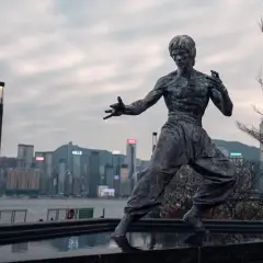 Bądź jak woda przyjacielu cytaty i ich głębokie znaczenie w życiu codziennym