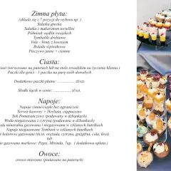 Słodki stół z deserami na przyjęcie. Mini deserki, babeczki i ciasta w pucharkach. Idealny catering kotórz mały.