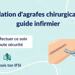 Guide infirmier sur le délai pour enlever agrafes chirurgicales. Une main gantée utilise des ciseaux pour retirer des agrafes d'une plaie suturée.