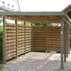 Jakie są przepisy dotyczące odległości wiaty od granicy działki?