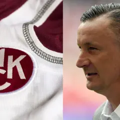 Herb 1. FC Kaiserslautern na białej koszulce obok profilu mężczyzny w szarym garniturze.