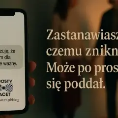 Telefon z wiadomością "Nie czuję, że jestem dla Ciebie ważny" i logo "Prosty facet". W tle niewyraźna para.