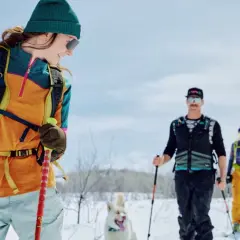 Bielizna termoaktywna na narty: Merino czy syntetyki? Wybierz mądrze!