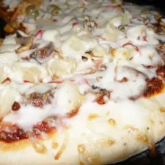 Jak zrobić ciasto na pizzę jak z Pizza Hut? Chrupiący spód!