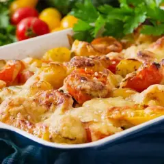 Pyszna zapiekanka wegetariańska z makaronem, która zaskoczy Twoje kubki smakowe