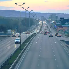 Typy dróg w Polsce: Różnice między jednojezdnymi a dwujezdnymi