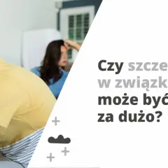 Zmartwiony mężczyzna i kobieta siedzą na kanapie. Tekst pyta: "Czy szczerości w związku może być za dużo?".
