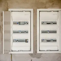 Jak podłączyć rozdzielnię elektryczną bez błędów i zagrożeń