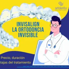 Ortodoncia invisible con Invisalign. Un dentista sonriente en una pantalla de portátil explica el tratamiento.