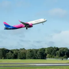 Ile kosztuje bagaż rejestrowany Wizz Air? Sprawdź, jak uniknąć wysokich opłat!