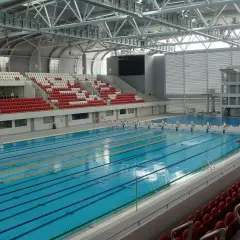 Basen olimpijski z wieżą do skoków. Idealne miejsce na zawody multisport czy aktywna rekreacja.