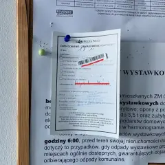 Awizo bez numeru przesyłki z Poczty Polskiej. Zawiadomienie o próbie doręczenia paczki, którą można odebrać w placówce.