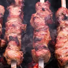 Mięso w kebabie: Jak wybrać najlepsze? Kurczak, wołowina, baranina