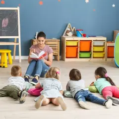 Ile opiekunek w przedszkolu? Kluczowe normy i wpływ na dzieci