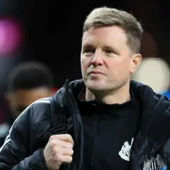 Eddie Howe, menedżer Newcastle, analizuje potencjalne newcastle transfery, przygotowując drużynę do kolejnych wyzwań.